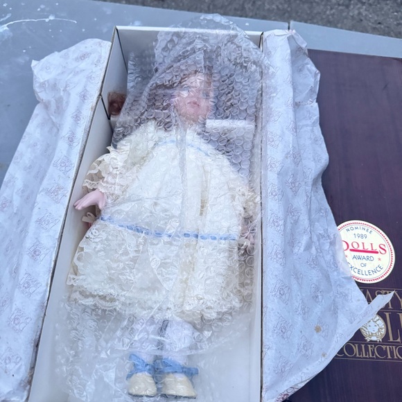 Limited edition vintage Amber porcelain doll - Picture 2 of 11